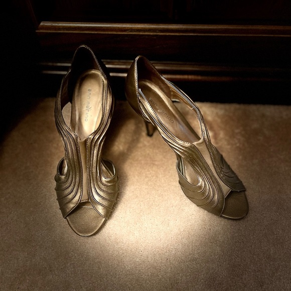 🛍2/$25🛍~ Bronze open toe pumps - Picture 1 of 4